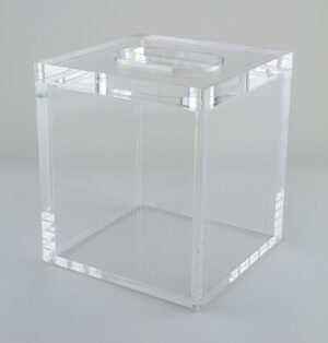 Lucite Tissue Box w/Lid Clear